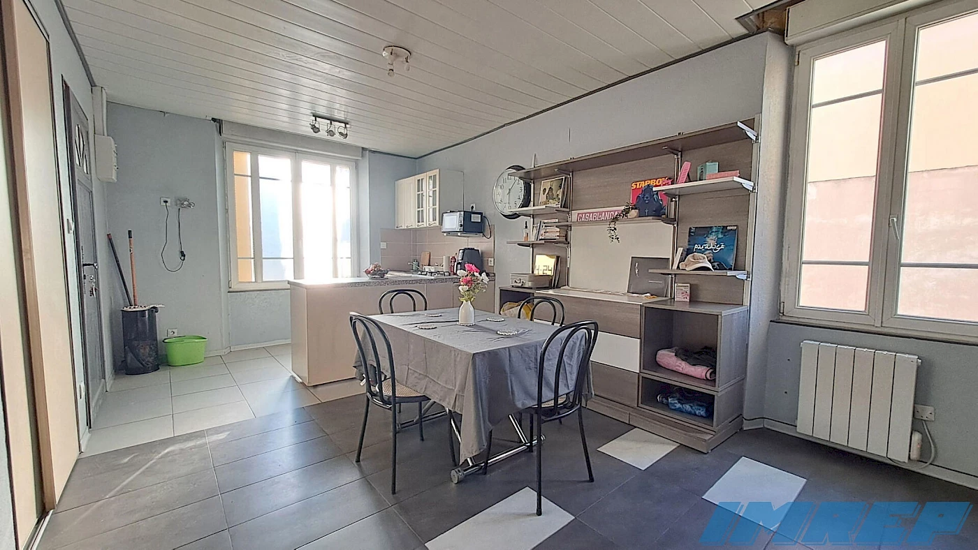1010-EXCLUSIVITE Maison 224m2 composée de 5 appartements - 13009 MARS