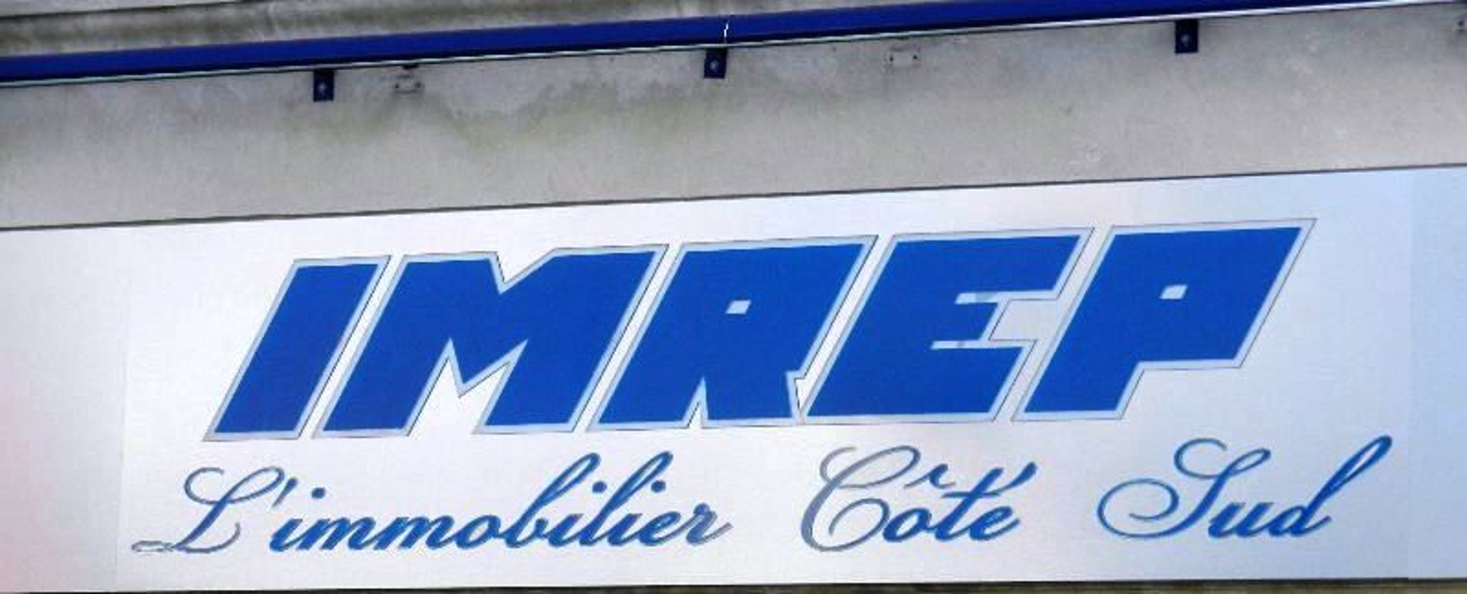 BRASSERIE LICENCE IV EN CENTRE COMMERCIAL D'ANGLE EMPLACEMENT N°1 - 4