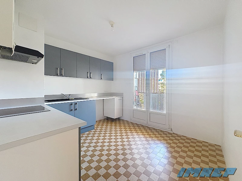 1077-Appartement Marseille 3 pièce(s) 70 m2