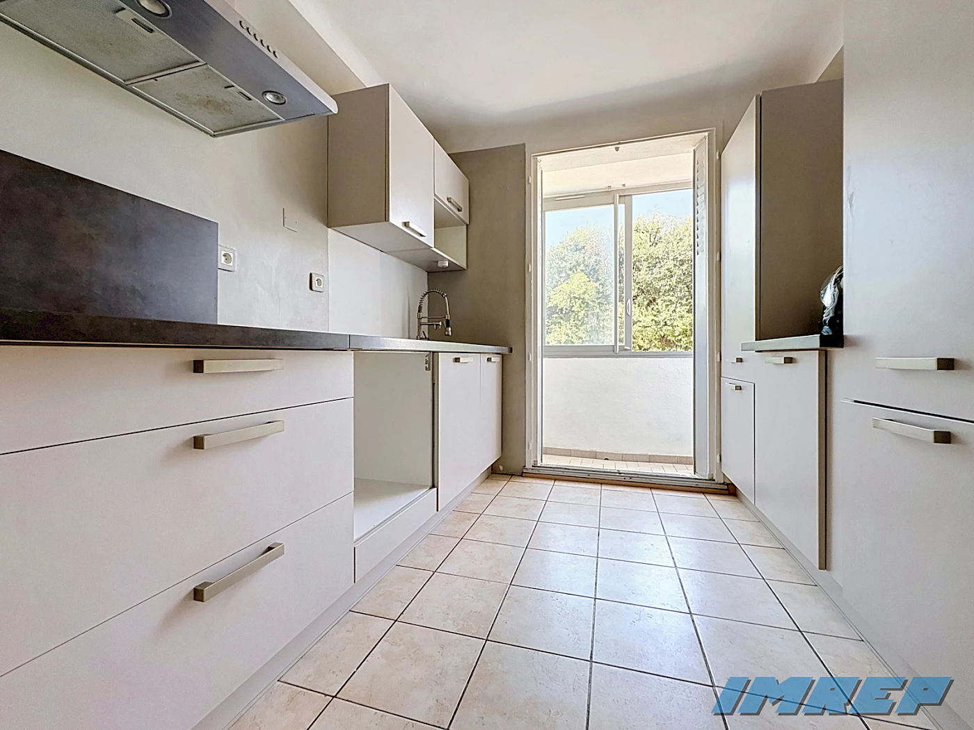 Type 3 , 12 Bd de Roquevaire 13009