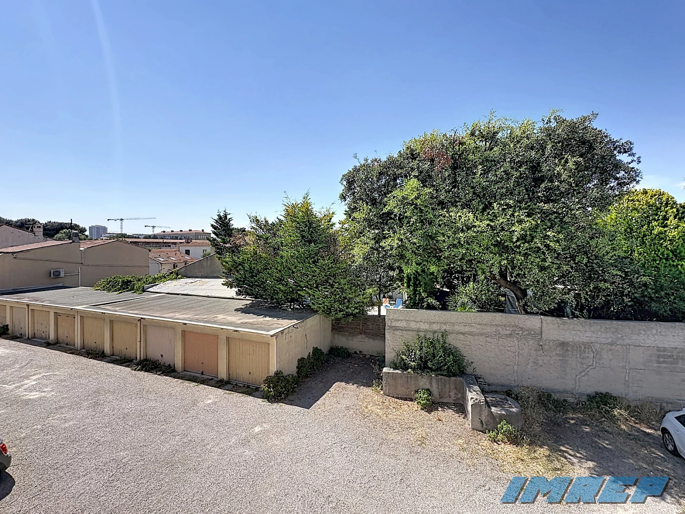 Type 3 , 12 Bd de Roquevaire 13009