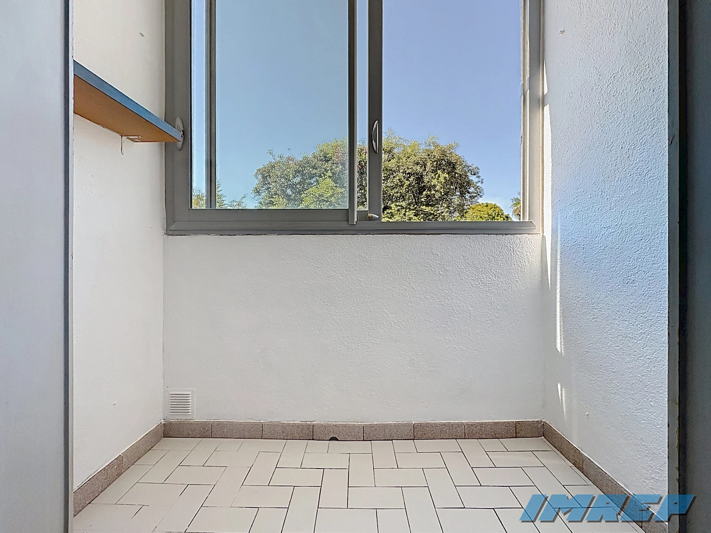 Type 3 , 12 Bd de Roquevaire 13009