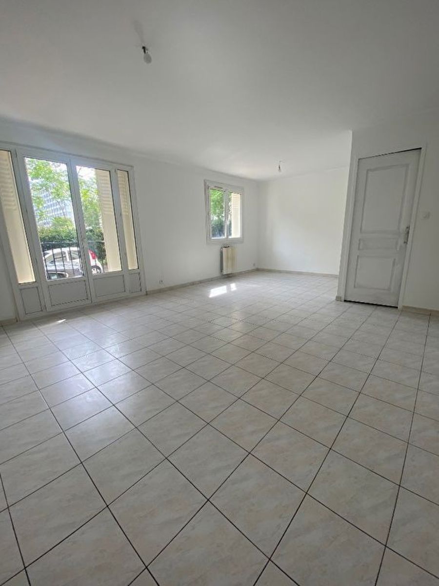 10933-Appartement 3 pièces - Ste Marguerite - 13009 - 2
