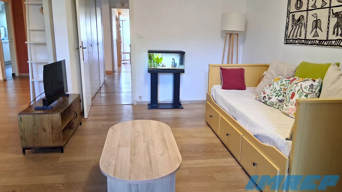 T4 Transformé en T3 meublé dans un BEAU QUARTIER DU 8ème